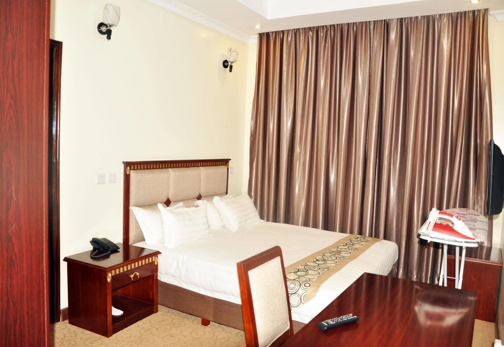 Great Seasons Hotel Кигали Экстерьер фото