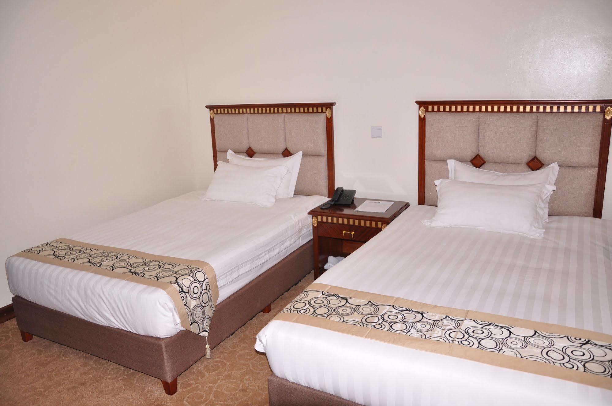 Great Seasons Hotel Кигали Экстерьер фото