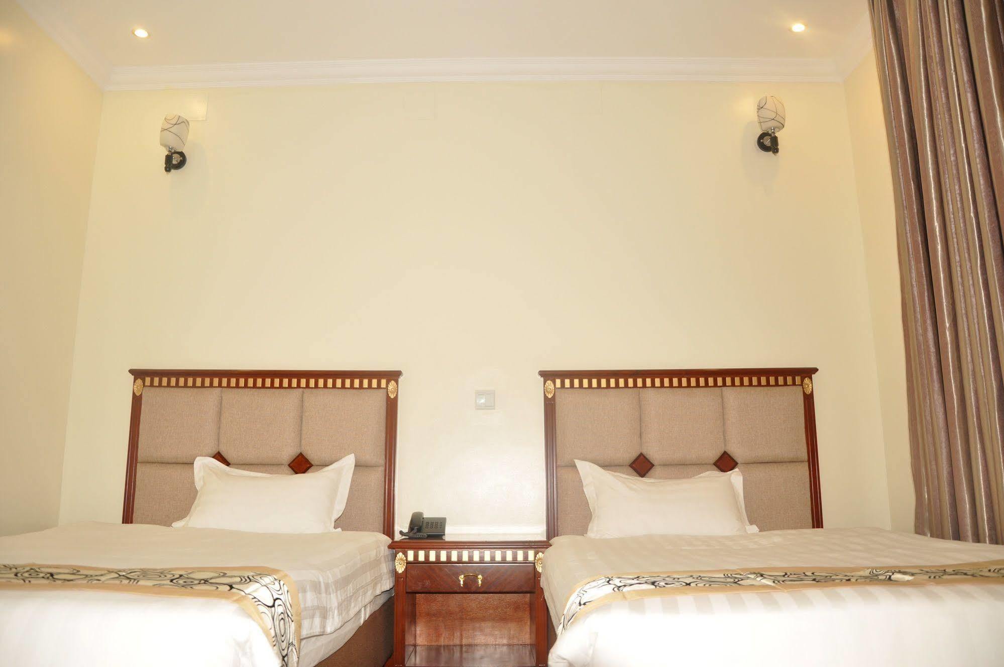 Great Seasons Hotel Кигали Экстерьер фото