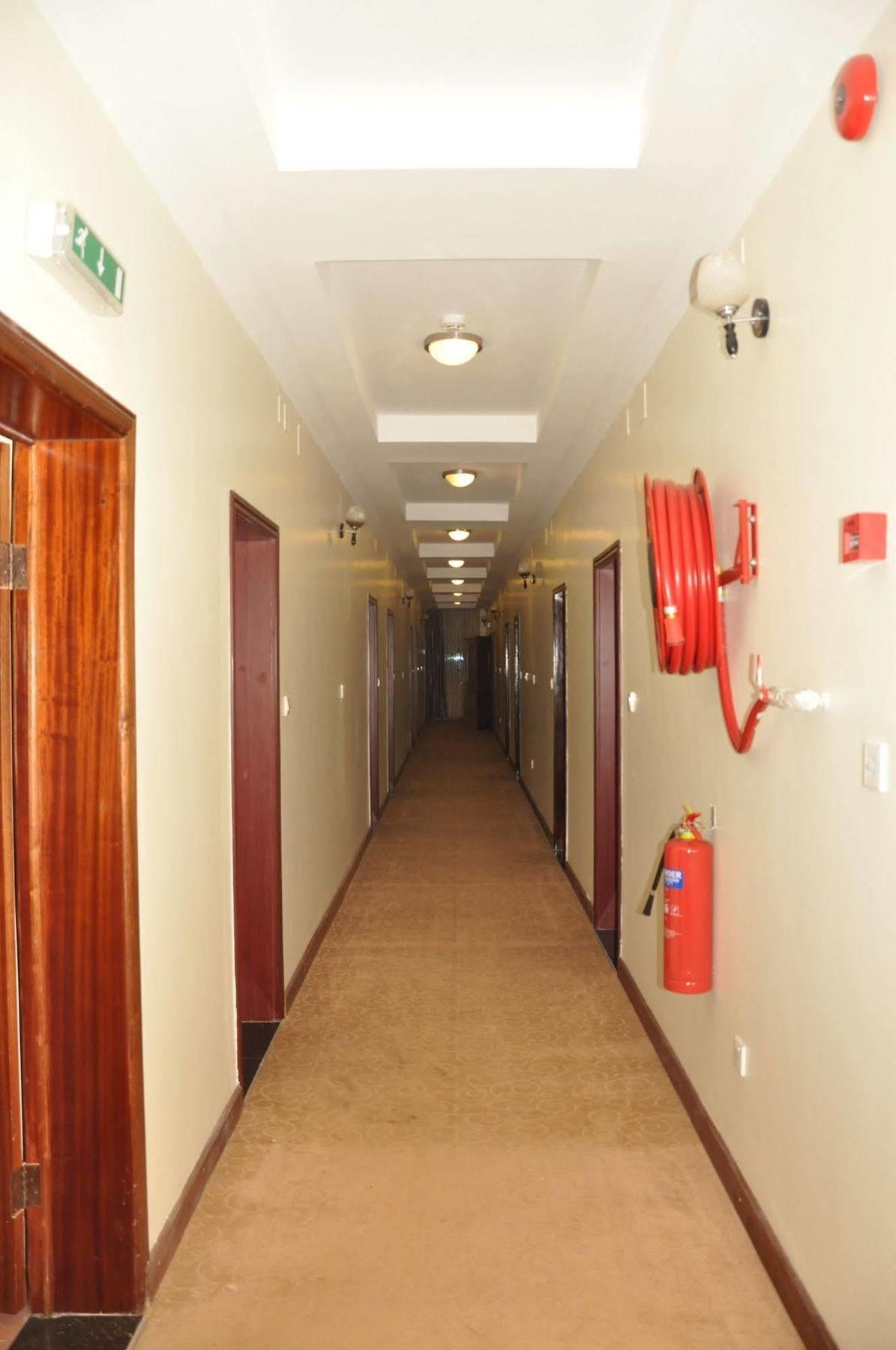 Great Seasons Hotel Кигали Экстерьер фото